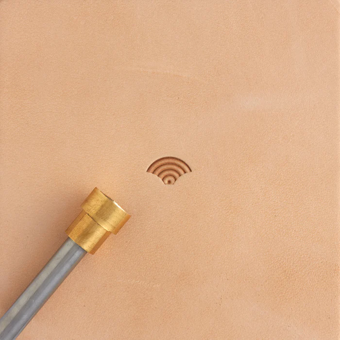 Timbre en laiton de tuile de coquille, Tandy Leather.