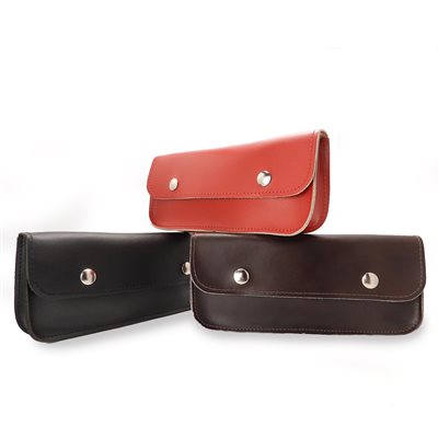 Etui à crayons en cuir.